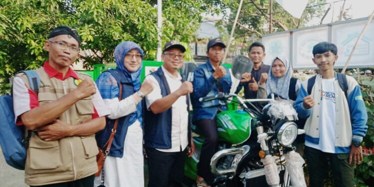 Melalui Pokirnya!!, Achmad Fathoni Salurkan 113 Bantuan Alat untuk 80 KRL di Bogor Timur