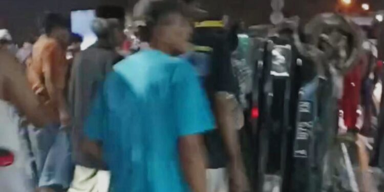 Diduga Melakukan Pencurian dan Tabrak Lari, Kijang Super Terguling Usai Dikejar Warga di Gunung Putri