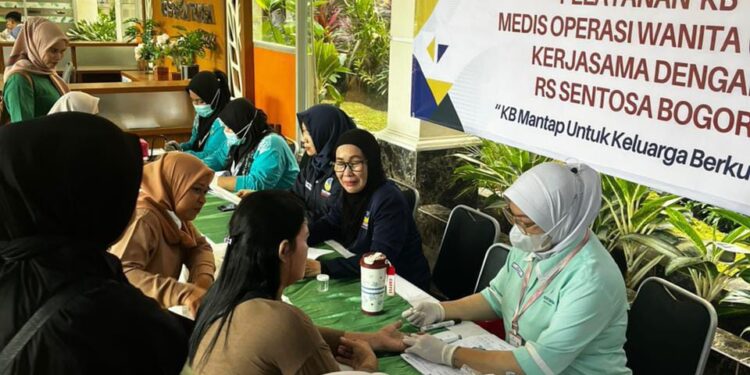 Rayakan HUT ke-14, Partai NasDem Kabupaten Bogor Gelar Pemeriksaan Kesehatan Gratis untuk Warga
