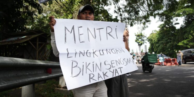 Menteri LH Kabur, Saat Warga Puncak Ingin Berdialog: Kenapa??