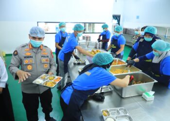 SPPG Polda Jabar Terus Beri Manfaat Bagi Masyarakat, Pastikan Higienitas Lewat Pemeriksaan Ketat