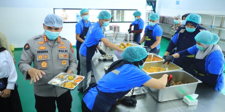 SPPG Polda Jabar Terus Beri Manfaat Bagi Masyarakat, Pastikan Higienitas Lewat Pemeriksaan Ketat