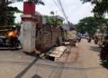 PKL Didepan Taman KNPI Cileungsi Bongkar Bangunan Secara Mandiri.