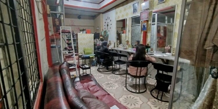 Evi Salon Cibanteng, Solusi Lengkap Perawatan Kecantikan bagi Wanita Aktif