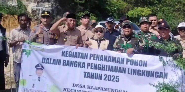 Penanaman Pohon di Desa Klapanunggal, Kades Ade: Investasi Untuk Anak dan Cucu