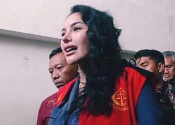 Tampil Glamor di Persidangan, Nikita Mirzani Kenakan Outfit Mewah Bernilai Ratusan Juta: Ini Alasan di Baliknya