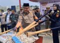 Pemkab Bogor dan Bea Cukai Musnahkan 1,8 Juta Batang Rokok Ilegal dan 13 Ribu Botol Miras Tanpa Izin
