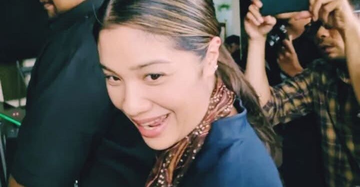 Istri Nadiem Makarim Dampingi Nadiem Makarim di Kejari Jakpus