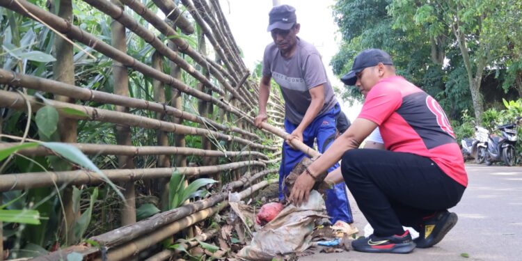 Patuhi Perintah Bupati, Pemcam Cileungsi Laksanakan Jumat Bersih