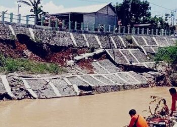 Banjir dan Longsor Terjang Tiga Kampung di Jonggol, Dua Ponpes Terdampak dan Seorang Santri Luka