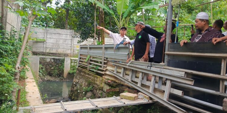 Tinjau Lokasi, Fathoni Desak Metland Bertanggung Jawab Soal Pengalihan Saluran Air