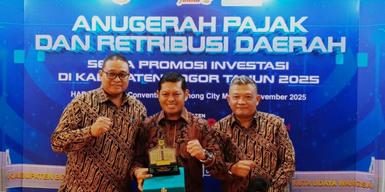 Jonggol Raih Penghargaan Aparatur Pembayaran PBB P2 Terbanyak se-Kabupaten Bogor