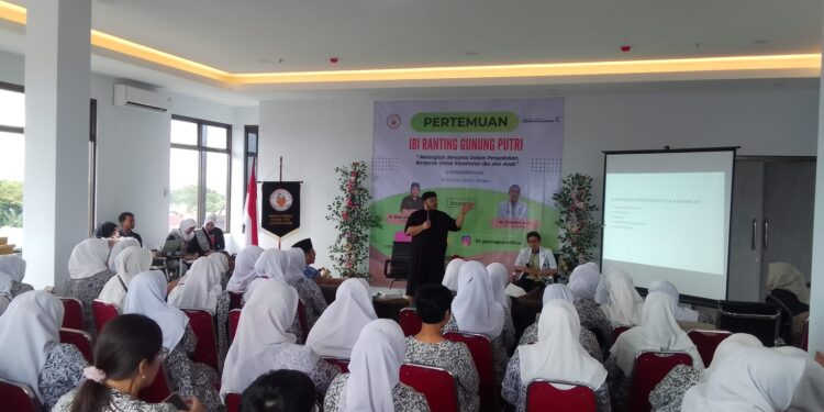 Penyegaran Ilmu, IBI Ranting Gunung Putri Adakan Pertemuan Ilmiah