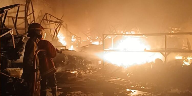 Gudang Material Citeureup Terbakar Hebat, Diduga Korsleting Listrik