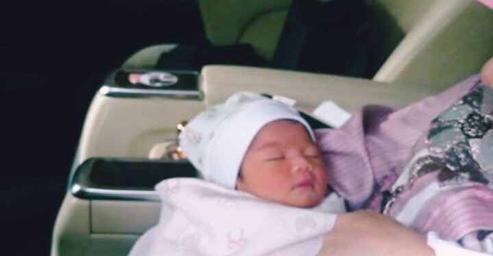 Gemas! Begini Wajah Keponakan Baru Fuji Utami, Putri Frans Faisal