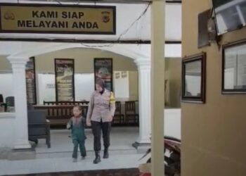Polwan Polsek Parung Temukan Anak Hilang
