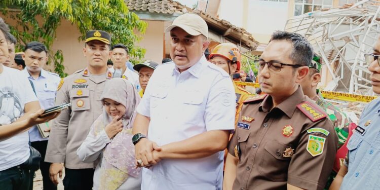 Bupati Bogor Tinjau SMKN 1 Gunung Putri Usai Atap Empat Ruang Kelas Ambruk, Pastikan Proses Belajar Tetap Berjalan