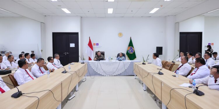 Beri Pengarahan di Pelatihan Manajemen Risiko Tingkat Lanjut, Wamen Ossy: Harus Diterapkan dalam Pengambilan Keputusan