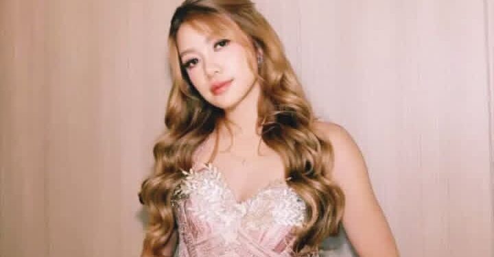 Panen Hujatan, Selebgram Regina Phoenix Akhirnya Minta Maaf Usai Serobot BLINK Cilik di Konser BLACKPINK