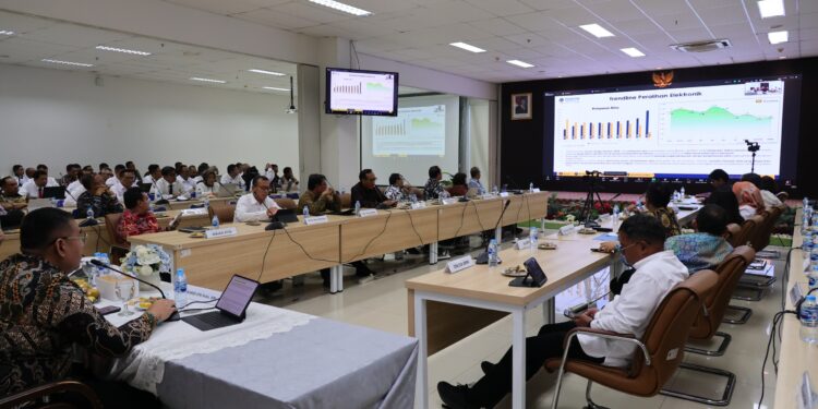 Pimpin Monev Penyelesaian Layanan Pertanahan, Wamen Ossy: Selesaikan Berkas Pertanahan Masyarakat