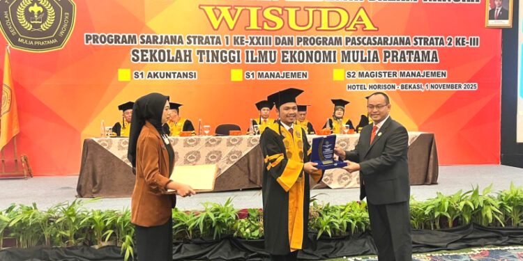 Ketua DPRD dan Wakil Ketua Komisi III Hadiri Wisuda STIE Mulia Pratama Bekasi