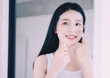 Wajib Tahu! 5 Alasan Kenapa Sunscreen Tetap Penting Dipakai Walau Musim Hujan