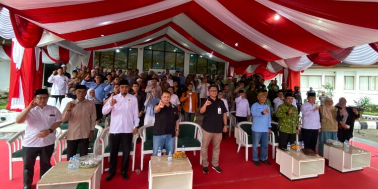 Pemkab Bogor dan BPJS Serahkan Kartu BPJSTK kepada 44.259 Pekerja Rentan dan 3.581 Marbot