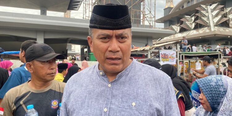 Kepala Satpol PP Kabupaten Bogor Cecep Imam Nagarasid memberikan imbauan larangan pesta kembang api.