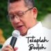Rektor UII Fathul Wahid saat membacakan puisi Tetaplah Bodoh di Bundaran UGM.