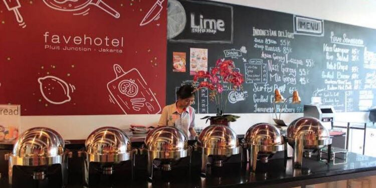 Suasana perayaan malam tahun baru dengan konsep Street Food Dinner di fave Hotel Pluit Junction.