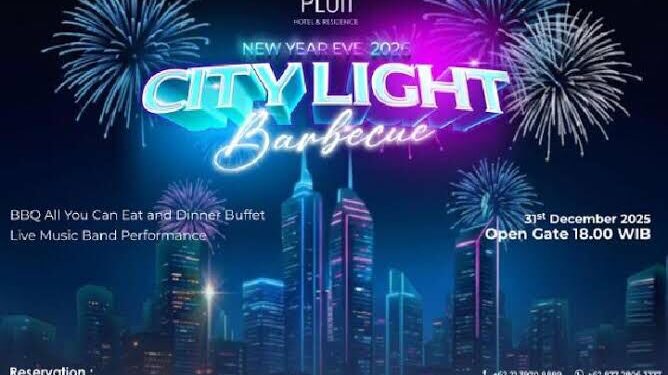 Suasana makan malam BBQ City Light di rooftop ASTON Pluit Hotel & Residence Jakarta.