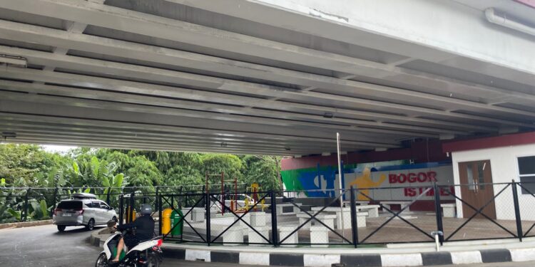Kondisi kolong Flyover Cibinong yang kini rapi dan estetik setelah ditata oleh DPKPP Kabupaten Bogor.