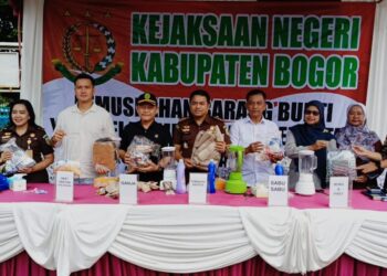 Kejaksaan Negeri (Kejari) Kabupaten Bogor melakukan pemusnahan barang bukti yang sudah berkekuatan hukum tetap (Inkrah) periode Oktober-Desember 2025