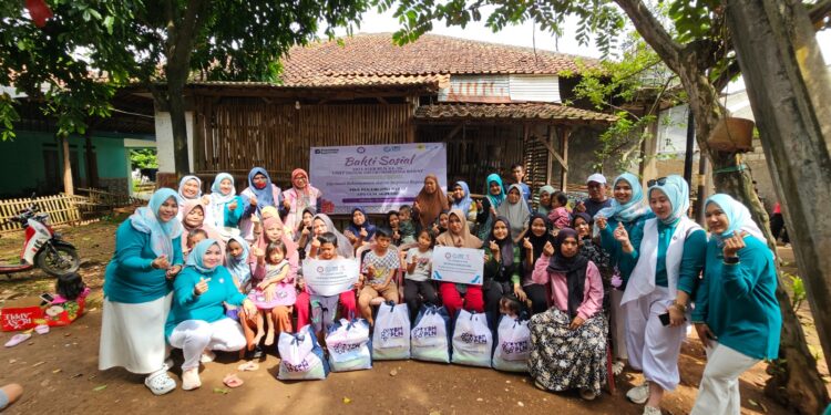 Dukung Kesehatan Masyarakat, PLN UP3 Gunung Putri Gandeng YBM dan Srikandi Salurkan Paket Gizi di Cileungsi