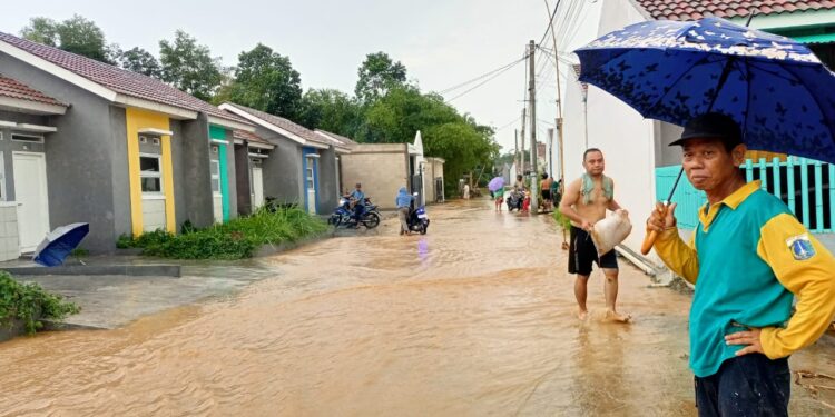 Warga Metro Munjul Tangerang Desak Pengembang Atasi Banjir Akibat Drainase Sempit