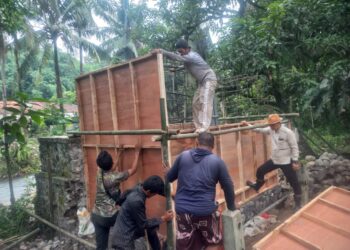 Plt Camat Cariu Kembali Monitoring Jembatan Rawayan