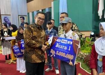 Keren.! Siswa SMKN 1 Cileungsi Sabet Juara Satu Lomba Videografi di Malam Anugerah PWI Kabupaten Bogor