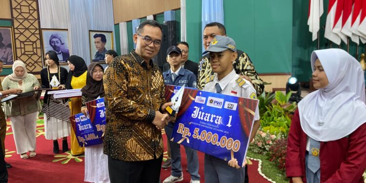 Keren.! Siswa SMKN 1 Cileungsi Sabet Juara Satu Lomba Videografi di Malam Anugerah PWI Kabupaten Bogor