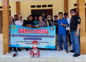 Karang Taruna Kecamatan Sukaraja sedang melakukan pengecatan mushola dalam rangka HKSN 2025.