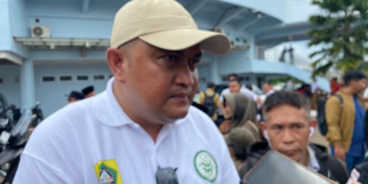 Bupati Bogor Rudy Susmanto memberikan keterangan terkait target penyelesaian Flyover Bomang pada 2027