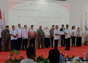 Camat Klapanunggal Galuh Sri Wahyuni saat memberikan sambutan dalam Acara Refleksi Akhir Tahun 2025 di SBI