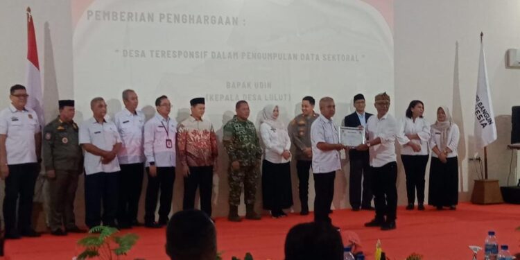 Camat Klapanunggal Galuh Sri Wahyuni saat memberikan sambutan dalam Acara Refleksi Akhir Tahun 2025 di SBI