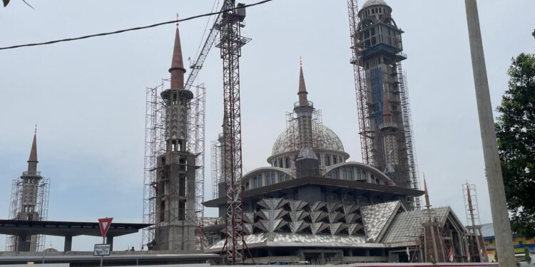 Progres Pembangunan Masjid Raya Nurul Waton Capai 93 Persen, Eko : 23 Desember Selesai