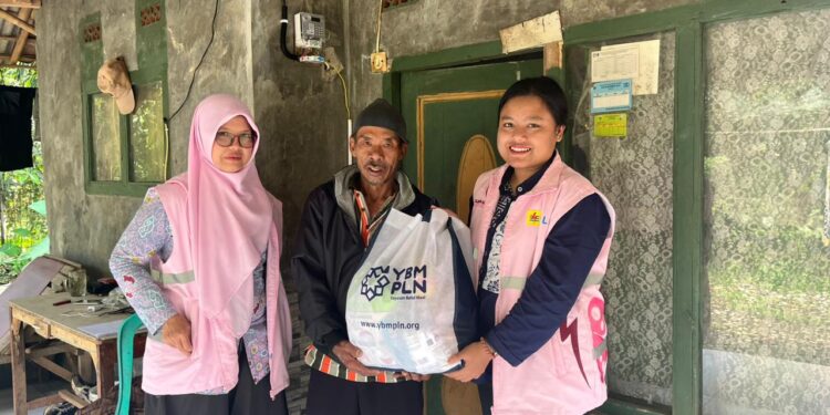 Program Jumat Berbagi Cahaya jadi Bentuk Komitmen Sosial PLN Gunung Putri