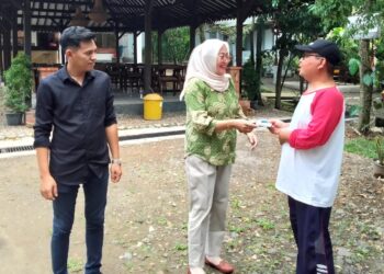 Hj Nunur Beri Pokir Rutilahu untuk Desa Pabuaran