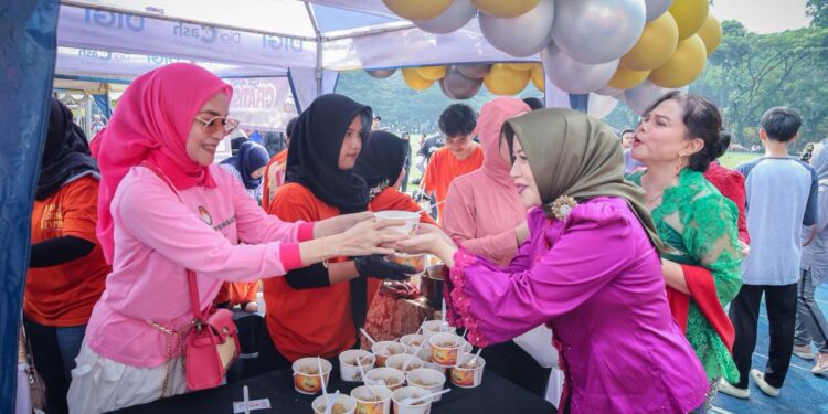 Festival Bazar UMKM DWP jadi Bukti Peran Wanita Dalam Pembangunan Daerah