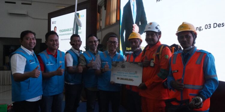 Bentuk Kepedulian, PLN UID Jabar Kirim Relawan dan Bantuan ke Sumatera