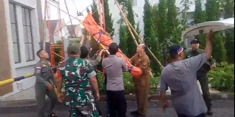 Gegara Sinyal Ponsel, Pekerja Bangunan Tersambar Petir