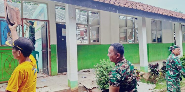 Kepala Dinas Pendidikan Kabupaten Bogor Rusliandi memastikan perbaikan SDN Ciketug Nanggung menjadi prioritas