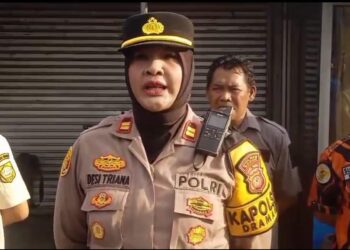 Kapolsek Dramaga IPTU Desi Triana memimpin apel pengamanan malam Natal 2025 di Jalan Lingkar Dramaga